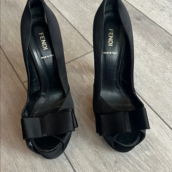 Fendi Black Deco Bow Satin Peep-Toe holiday designer high Heels size 38/7 - Picture 8 of 9
